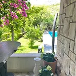 Great 4-bedroom W Heated Eco Pool Duće