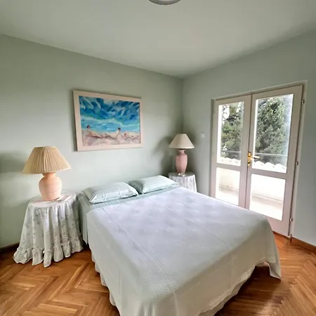 Great 4-bedroom W Heated Eco Pool Vila