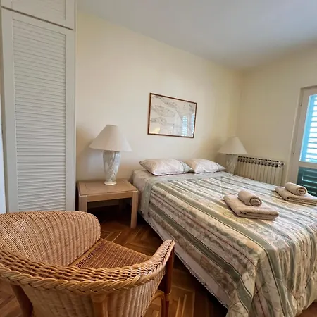 Great 4-bedroom With Heated Pool Duće