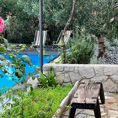 Great 4-bedroom W Heated Eco Pool