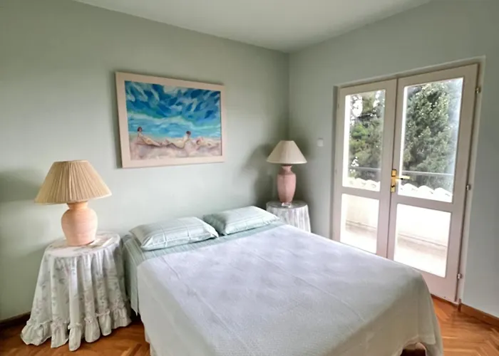 Great 4-bedroom W Heated Eco Pool Vila