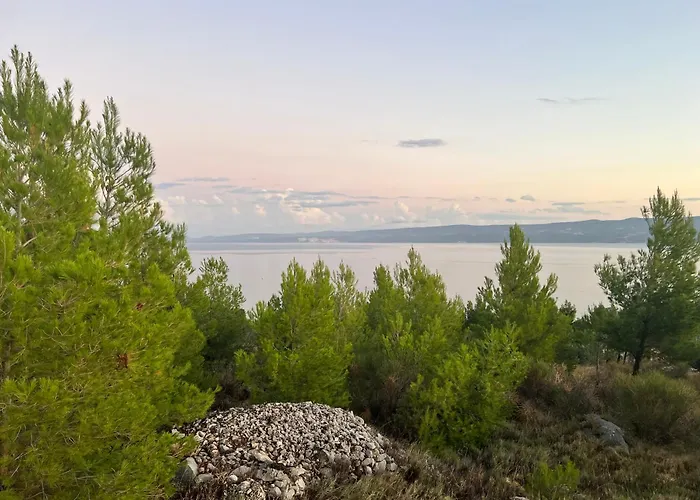 Great 4-bedroom W Heated Eco Pool *