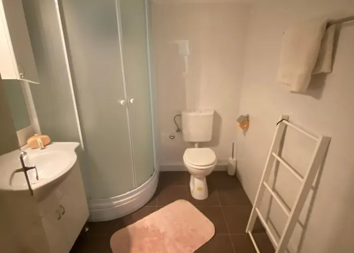 Great 4-bedroom W Heated Eco Pool * Duce