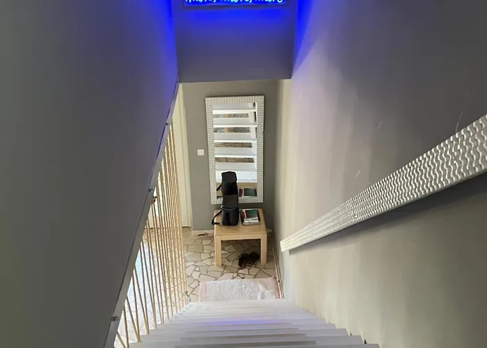 Great 4-bedroom W Heated Eco Pool *