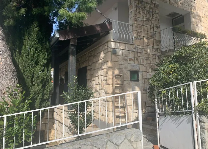 Great 4-bedroom W Heated Eco Pool Vila *