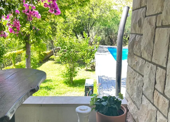 Great 4-bedroom W Heated Eco Pool Duce